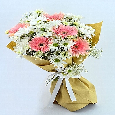 Pembe beyaz mevsim buketi