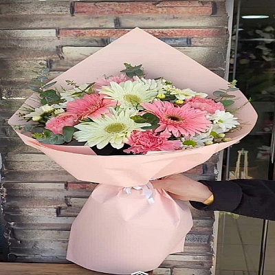 Pembeli mevsim buketi