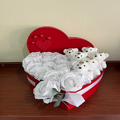 Kalp kutuda g�l ve ay�c�klar