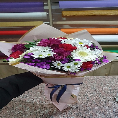 Sar beyaz papatya buketi